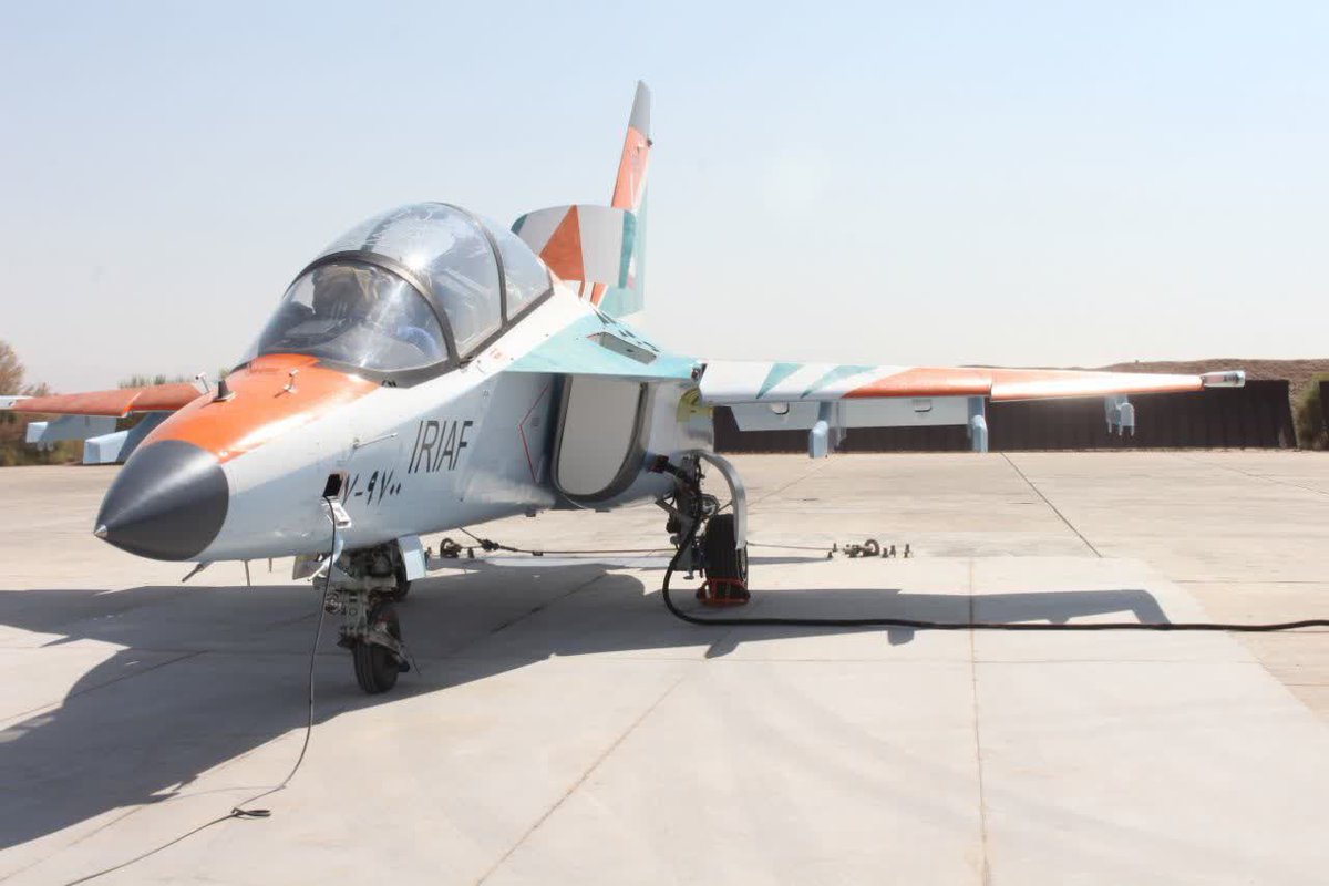 Aerospacetalk's tweet photo. نخستین تصاویر رسمی از دو فروند هواپیمای آموزشی/تهاجمی یاک Yak-130 تازه وارد نیروی هوایی ارتش در پایگاه هشتم شکاری با سریال های 9700-7 و 9701-7 https://t.co/af19yFFM3l