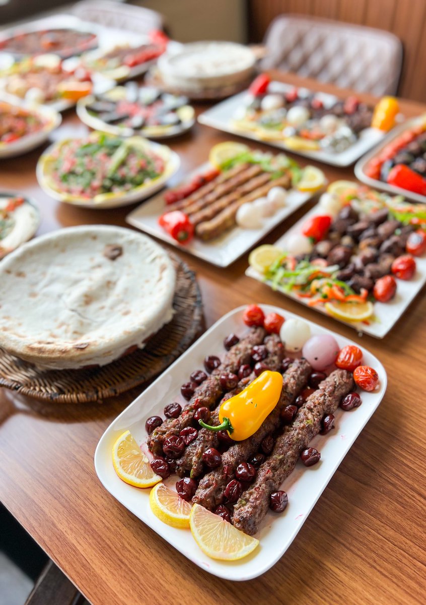 مشويات ثمار 

متخصصين في المشاوي 
عندهم تشكيلة كبيرة من المشاوي والمقبلات وباسعار ممتازة👌🏻

المشاوي عندهم رهيبه وجدا لذيذة ابدعو فيها وحتى اصناف الفرن مميزه❤️

يستخدمون لحم نعيمي بلدي👍🏻

ولاتنسون تختمونها بشاهي عراقي رهيييب عندهم😍

عندهم مكان مخصص للعوائل وبجلسات مغلقة