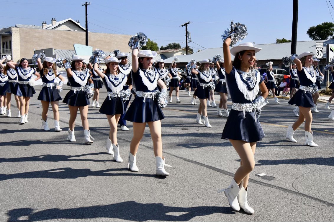 Drtprice's tweet photo. Everyone loves a parade—and our high schools showed up today and made us proud!  We are Boerne ISD! https://t.co/fF8ceWawc2