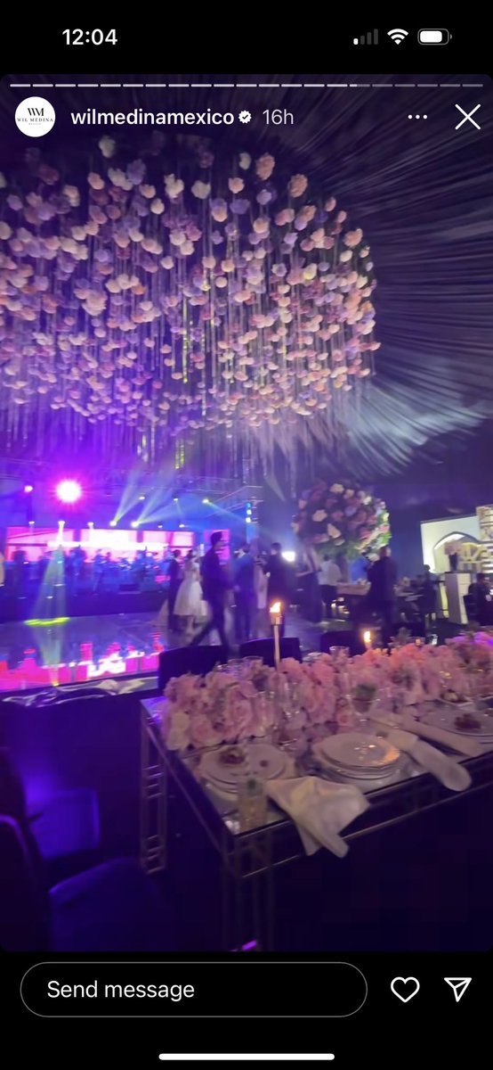 MemoFiguroso's tweet image. José Ramón López Beltrán y Carolyn Adams, mostrando cómo si es posible hacer una fiestecita austera, sin lujos, pero con mucho amor para su hija Natalia. 

¡Qué hermoso!