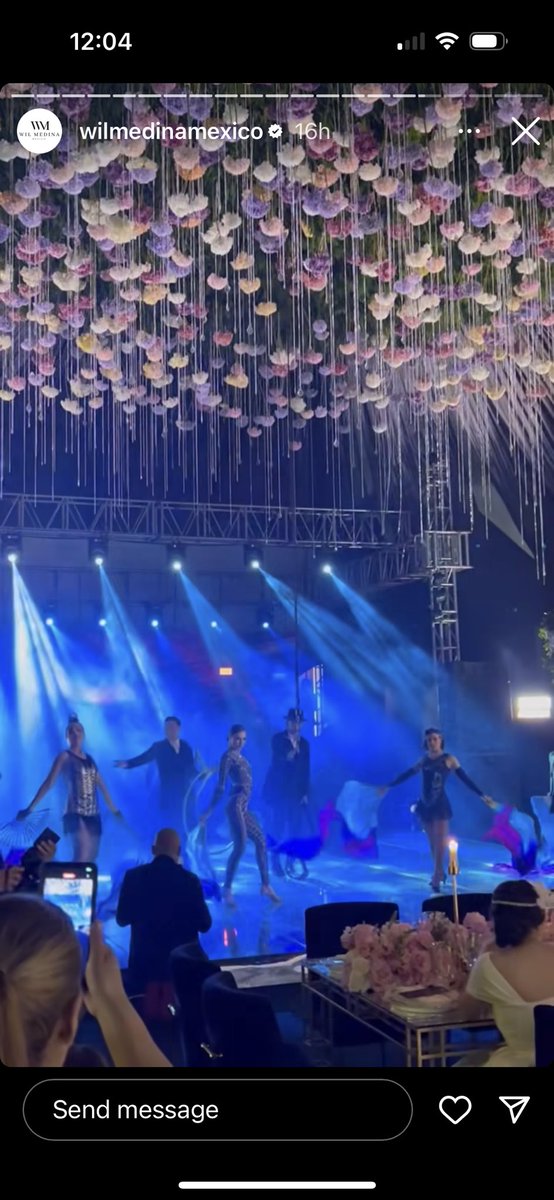 MemoFiguroso's tweet image. José Ramón López Beltrán y Carolyn Adams, mostrando cómo si es posible hacer una fiestecita austera, sin lujos, pero con mucho amor para su hija Natalia. 

¡Qué hermoso!