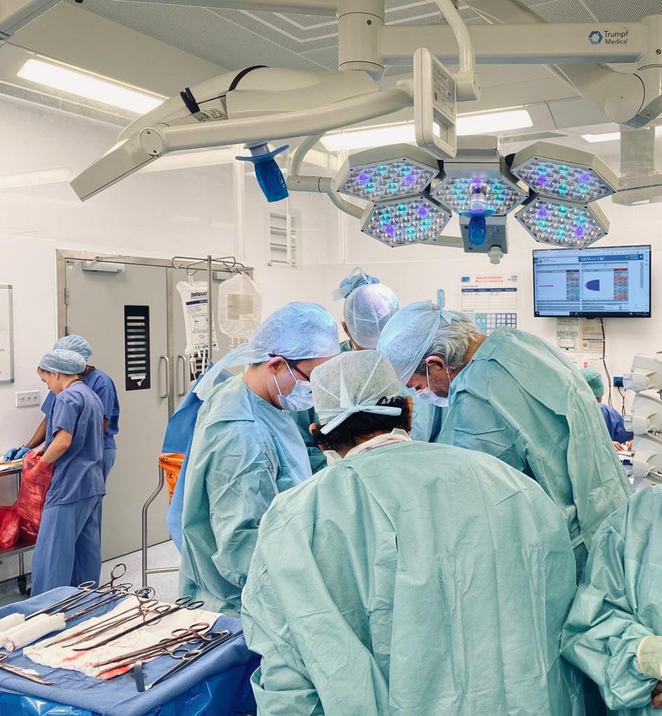 The new @RoyalLondonHosp ROTEM slave screens hard at work with a very red Code Red. 

🙏<a href="/Barts_Charity/">Barts Charity</a> <a href="/docdgn/">Dan Nevin</a> #TransformTrauma