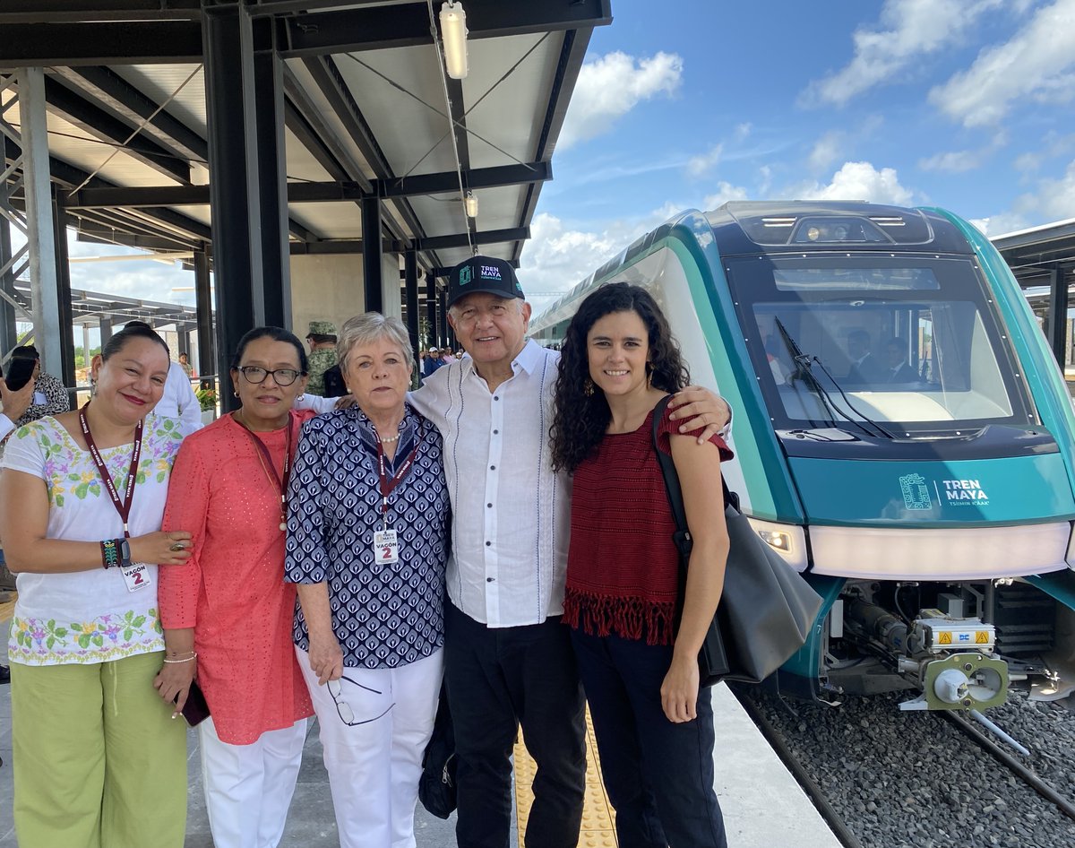Feliz de acompañar al Presidente <a href="/lopezobrador_/">Andrés Manuel</a> en el arranque del <a href="/TrenMayaMX/">Tren Maya</a>, el tren de la justicia social y el bienestar compartido. ❤️🇲🇽