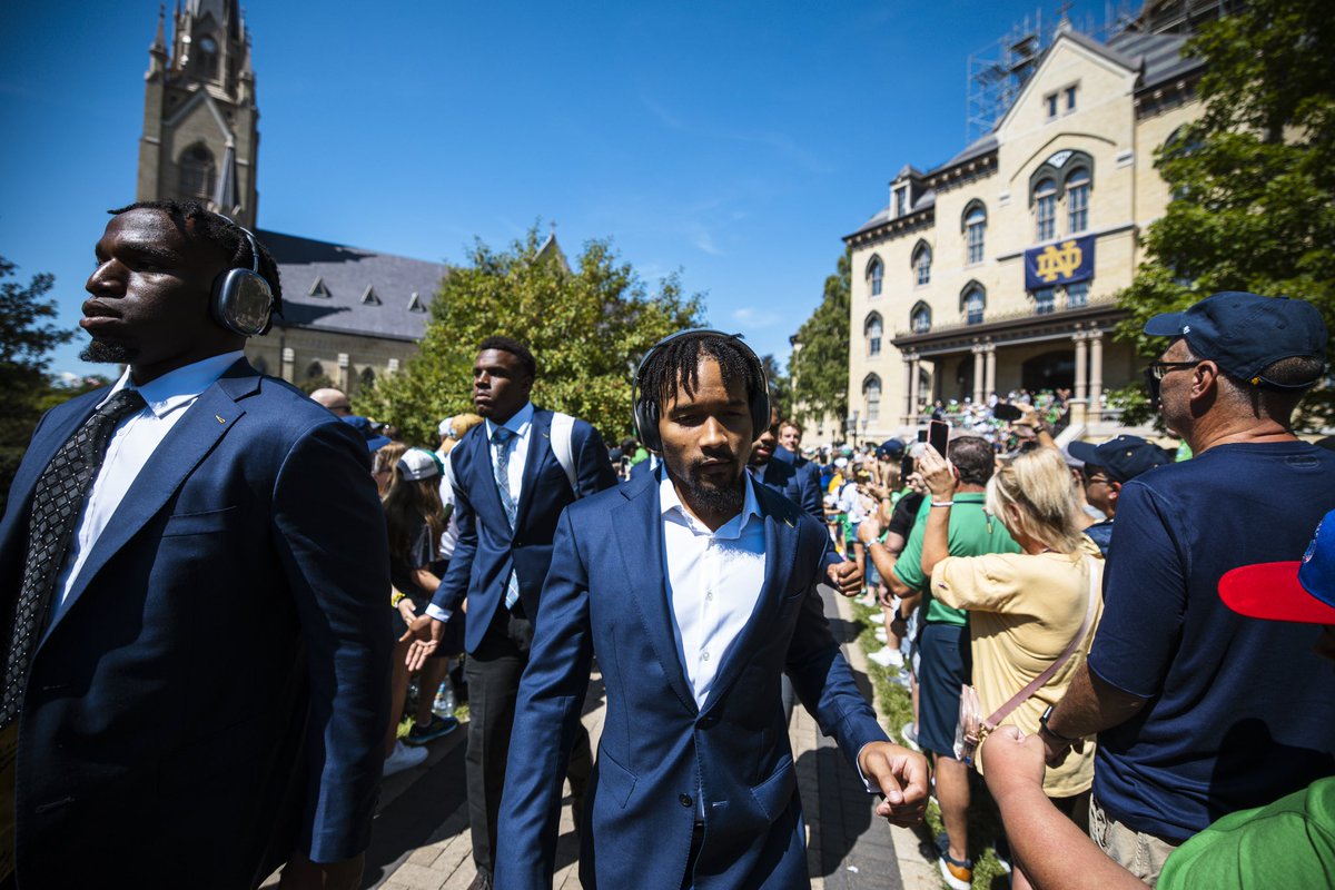NDFootball's tweet photo. Feels SO good to be BACK

#GoIrish☘️ https://t.co/n9jRu6NTzU