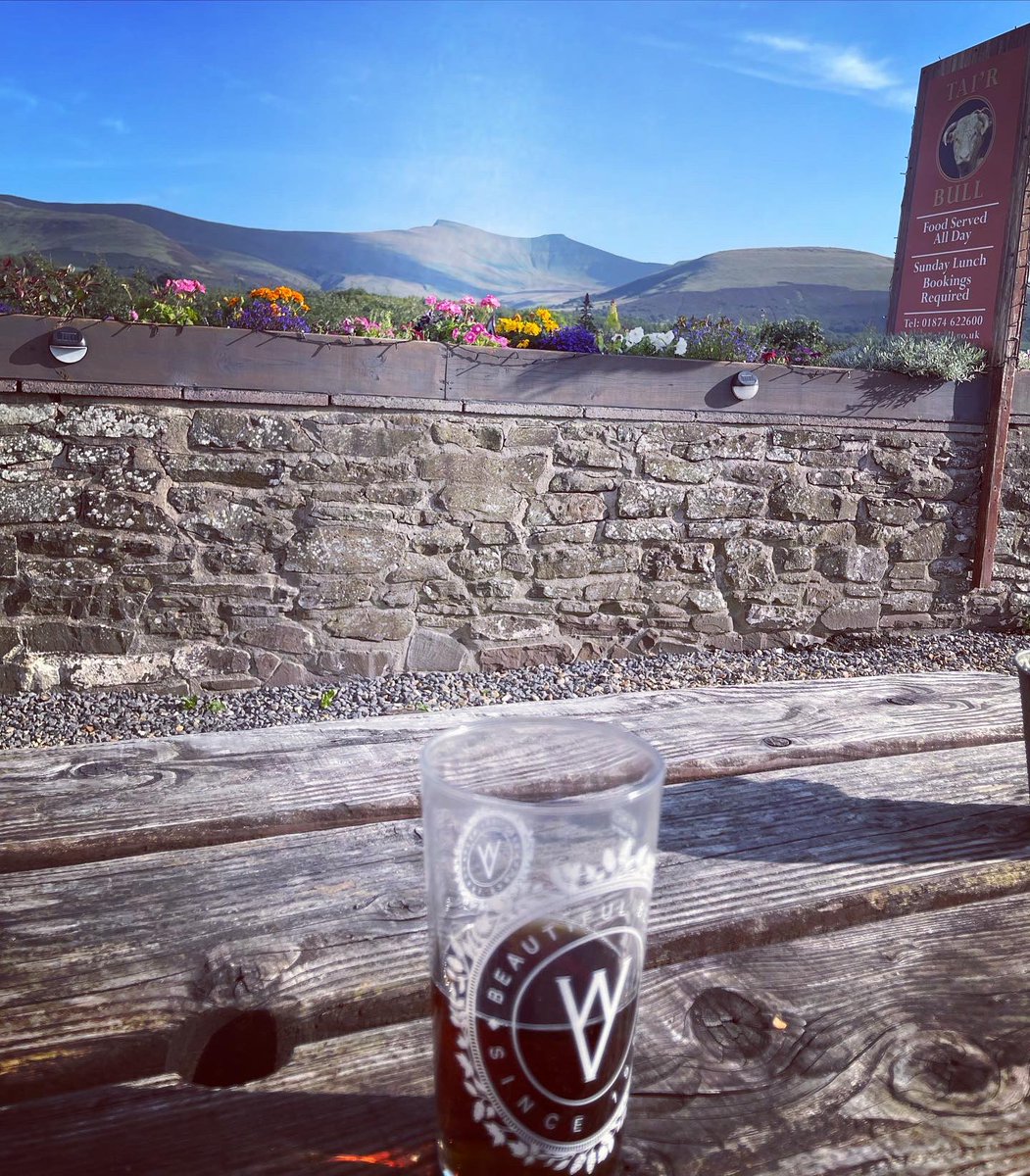 Food_A4thought's tweet photo. Beer with a view 🍺
The Tai’r Bull pub in Libanus just outside Brecon is everything you’d want from a village pub.
Good selection of beers (including alcohol free), a friendly welcome, quick service and reasonable prices.
#Beeroclock #BeerWithAView #DoombarZero #ZeroAlcohol https://t.co/T2EAFojDBe