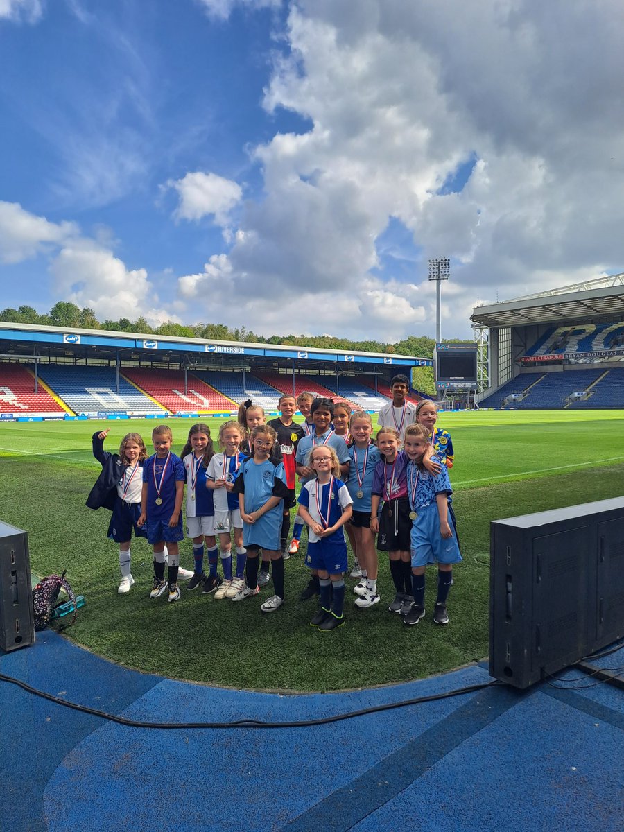 StephanieNight6's tweet photo. Farmer Katie's birthday at the @Rovers @BRFCTrust and this guy @Mcgrail777  just facilitated the best day of these kids lives so far. What a day! The face of Rovers. Get your birthday parties booked with Chris #Rovers  #grassrootsfootball #birthdaygirl  #ThankYou #blackburnrovers https://t.co/NaX8biX02o