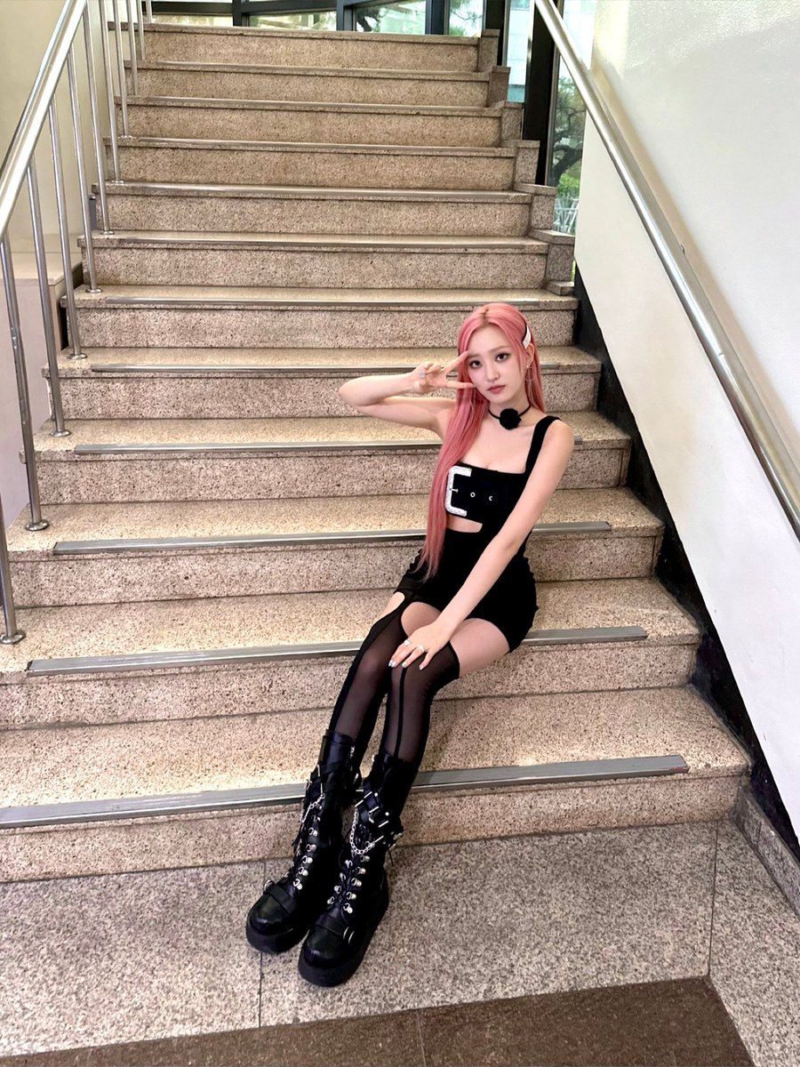 EL7ZUP_FRANCE's tweet photo. (๐ธ) 02.09.23 | TWITTER
โบ #HWISEO via @H1KEY_official :
En retard, mais voici la City Girl d'hier~๐โจ Il fait froid alors pensez ร emmener votre veste ๐ค
โฃ ๐ฉฐ โบ #์์ฆ์
#EL7ZUP | @_EL7ZUPofficial https://t.co/EkkyuPkx11