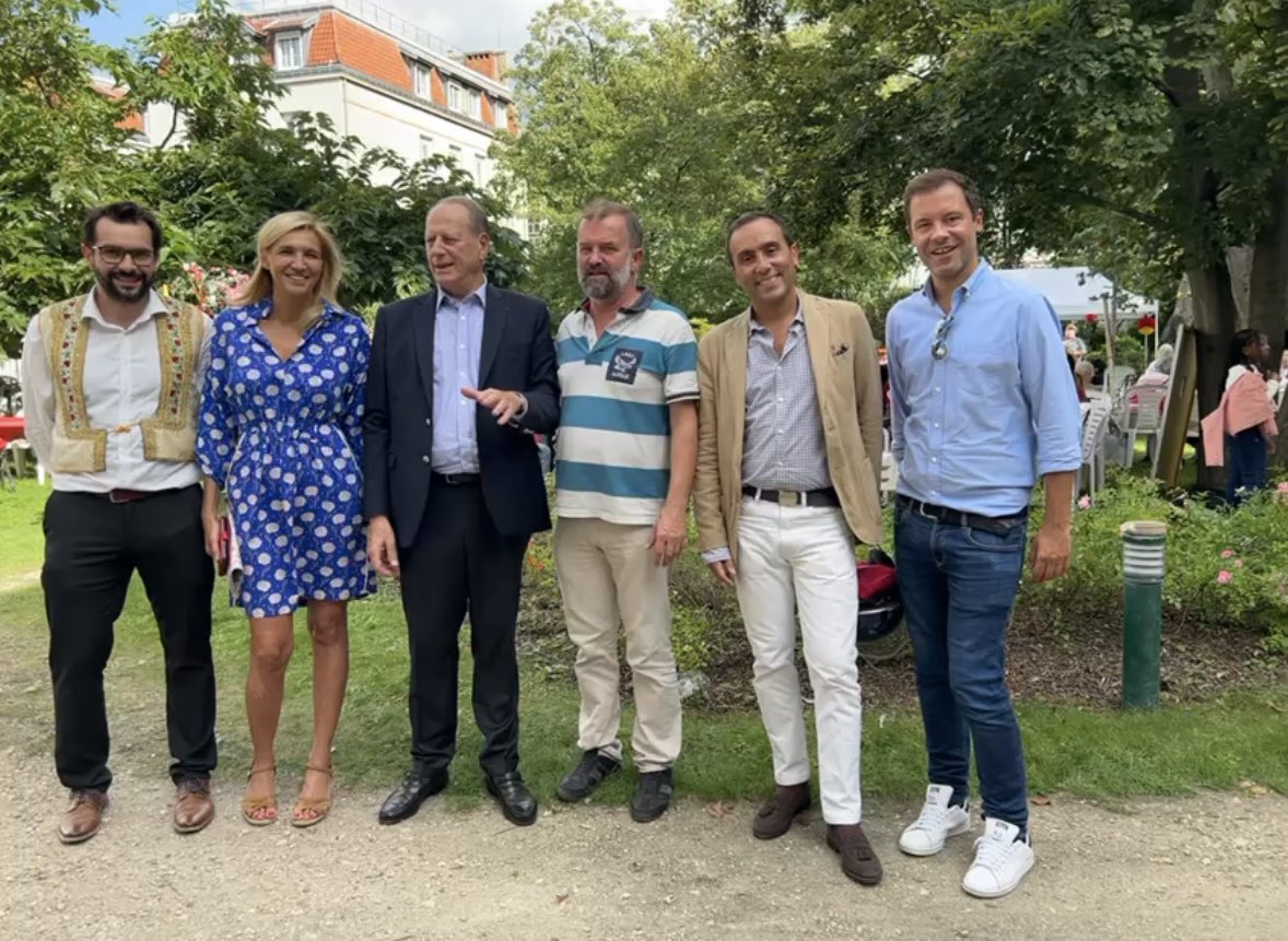 Laurent_RACAPE's tweet photo. Bravo à toute l’équipe de l’ehpad Grenelle pour cette fête qui permet de garder le lien entre nos ainés et les familles. Garder le lien intergénérationnel et conserver l’esprit de famille est plus que jamais primordial👦 👵👴👩 #Paris15 @Philippe_Goujon @AgnesEvren @GregoryCanal https://t.co/uFUviPVhdo