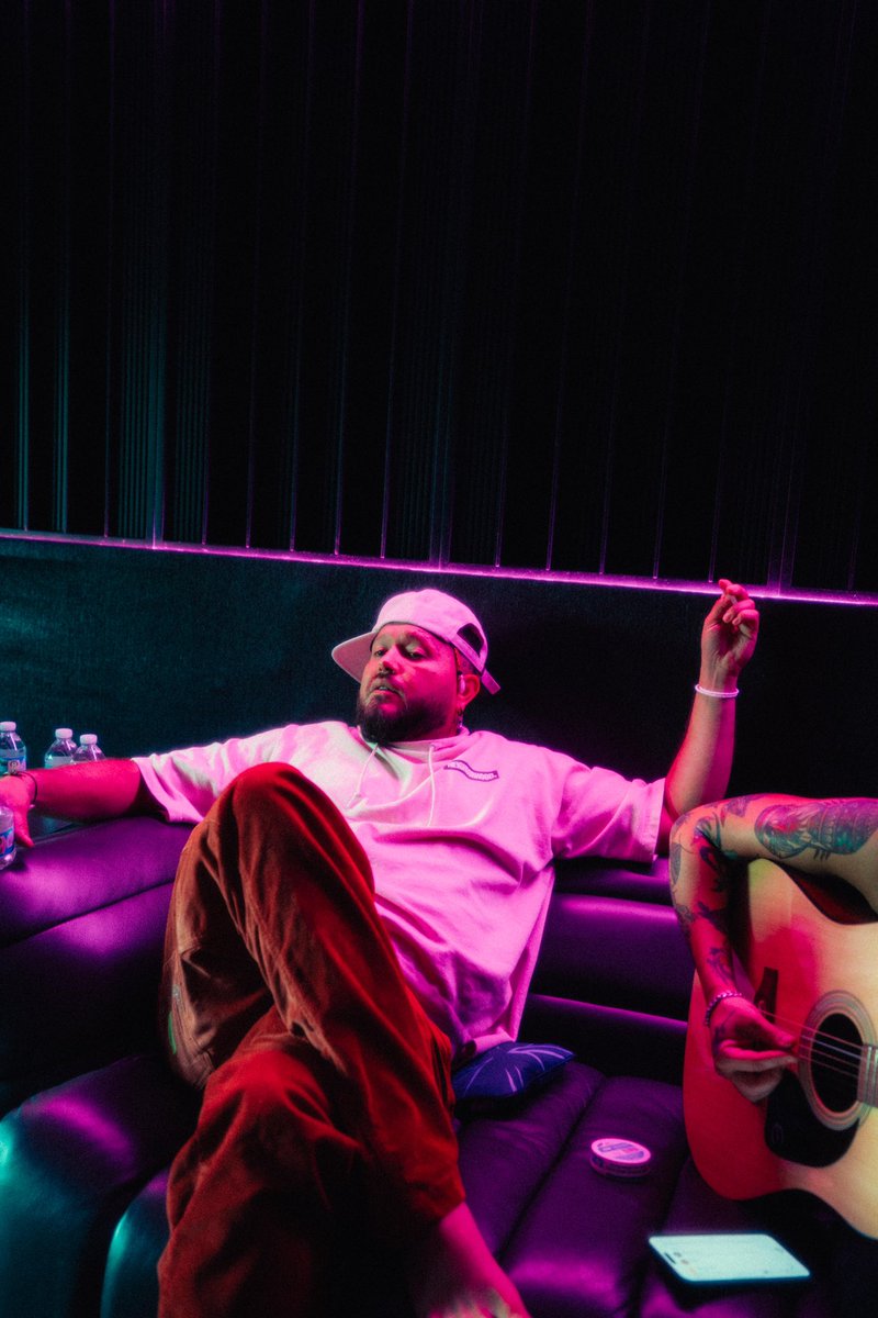 No todo es cuando uno quiera,
Las mejores cosas pasan,
Y uno a veces ni se entera!
#Lalirica