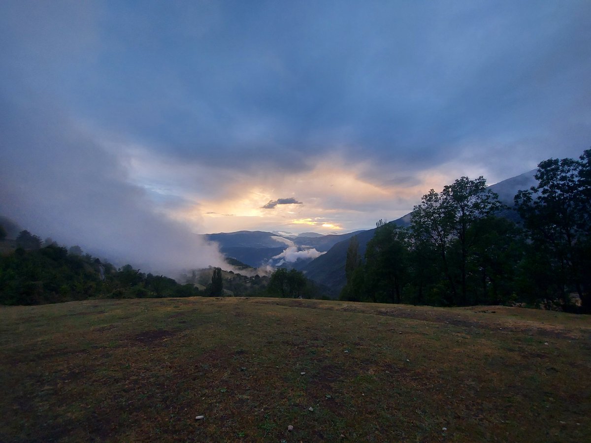carmetagg's tweet photo. Beneïda pluja! Poca però ben rebuda! Així de boniques han quedat les vistes des de #Baén  #Baixpallars. Necessitem més aigua o no sortiran els bolets! @324cat @eltempsTV3 @meteocat @MeteoMauri @MeteoPiri @SeguimlaMeteo @elnacionalcat https://t.co/YrJVpuBPO2