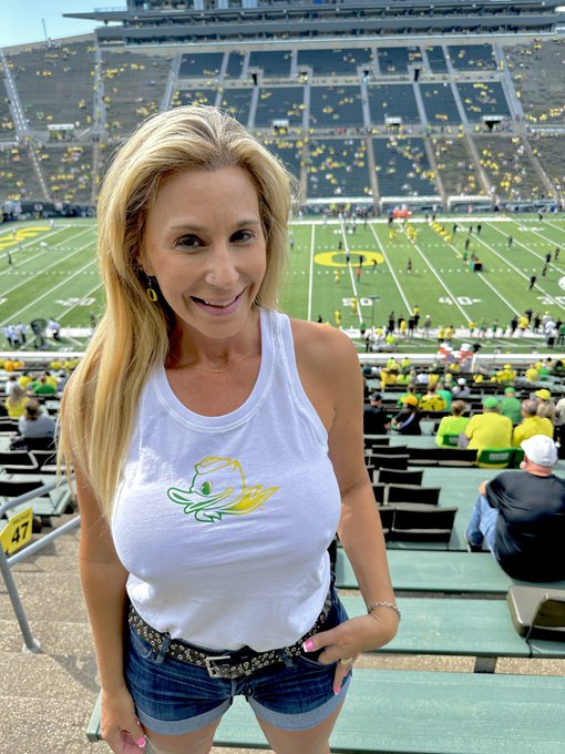 1 hour before game time! Season ticket holder for almost 20 years! So excited to see my @oregonfootball<a href="/tag/goducks"class="tags"><span>#goducks</span></a>