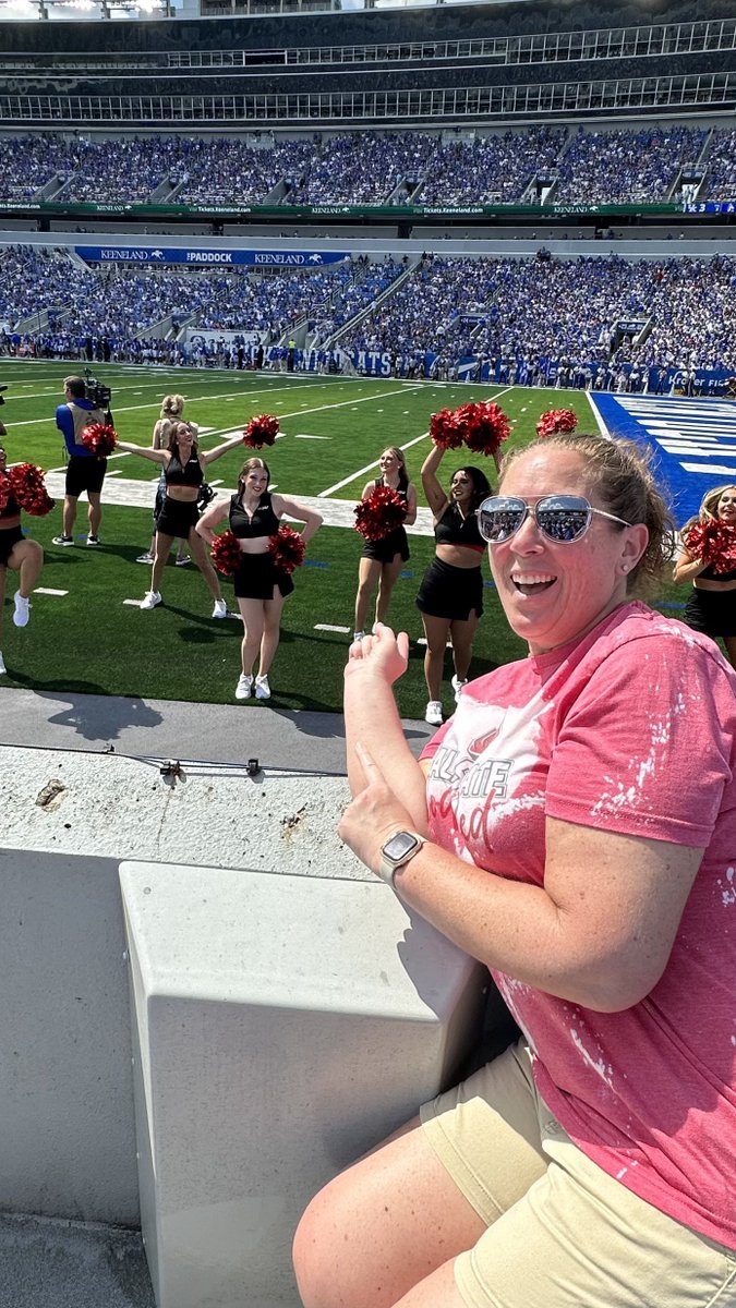 _BarbHall's tweet image. How many people can say that they are celebrating their 22nd birthday on the University of Kentucky field cheering on their @BallStateFB?!?! 🥳 Happy birthday @lexiehall__ !!!! #ChirpChirp @BallStateSports