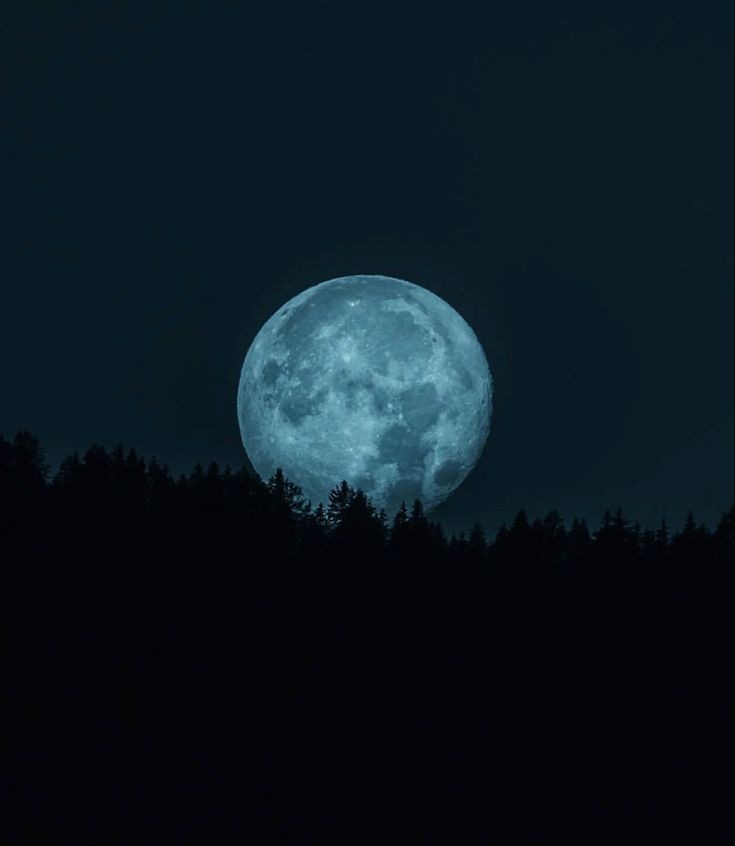 elemmiressoul's tweet photo. blue moon. https://t.co/Qsa5lFKrMy