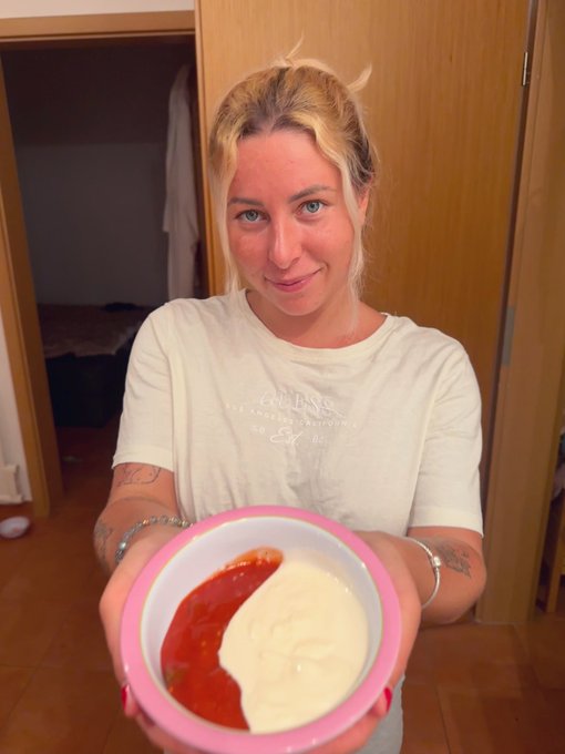 Приготовила традиционное славянское блюдо 😍😍😍 напоминаю , что я уже не замужем!!! https://t.co/vB9Mp