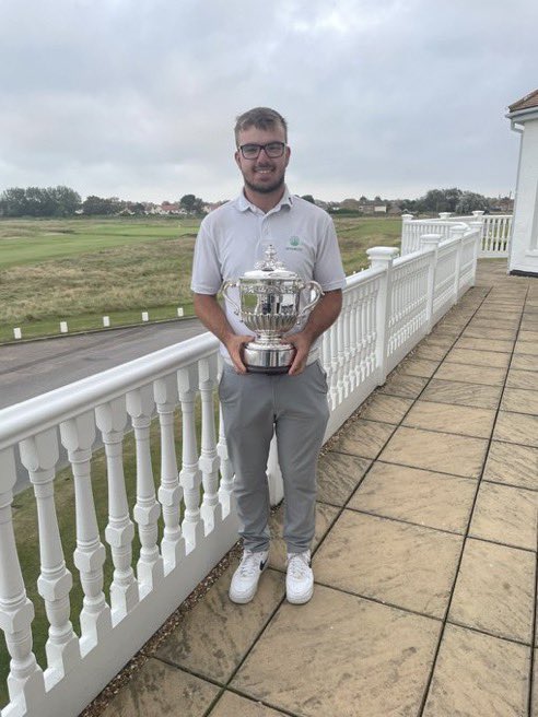 GolfBible's tweet photo. Devon’s @Eliotbaker1 🏆 receives the South East of England Links Championship trophy @RCPgolfclub.
Results: https://t.co/yw2uZC9IYs https://t.co/3bKUkACDB7