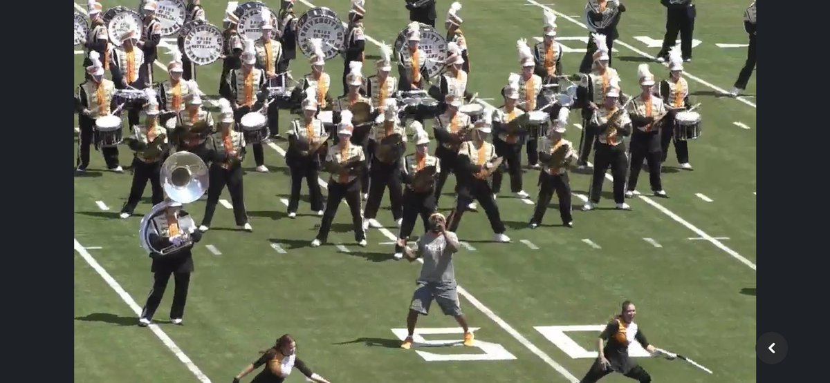 DocKatniss's tweet image. 🏈🧡GAME DAY! Caught my boy @KaybleGaming  during halftime! 🧡🏟️

#bandisfun #goodboyfriday #GBO #GoVols #RockyTop