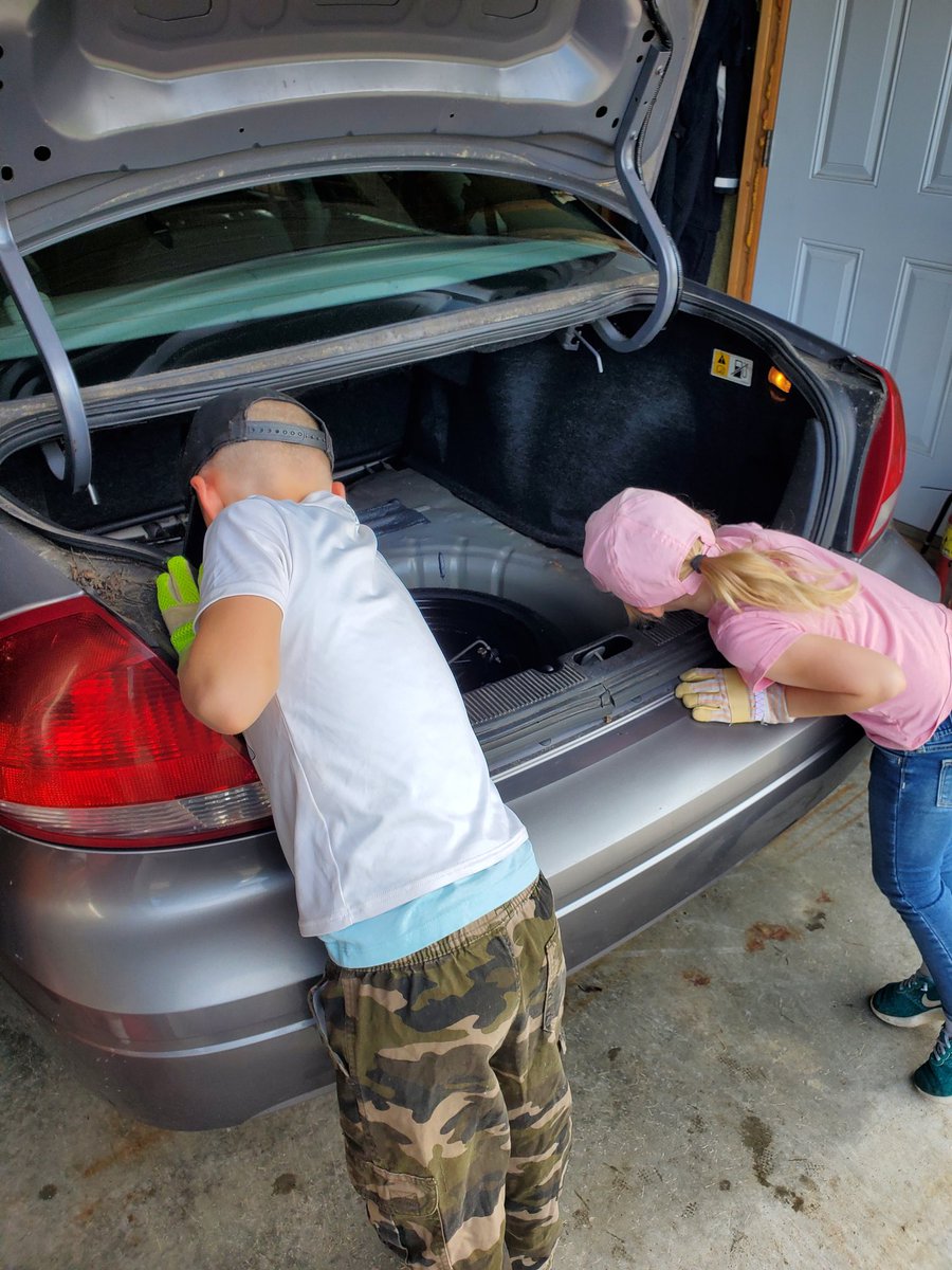 BSTdemoderby's tweet photo. Last minute derby car build for the @SVilleFair not the first time won't be the last! Best 2 helpers in the business 😁. Thanks to this years sponsors Bill's towing of Morrisburg &amp; Liquid Magma mobile welding. https://t.co/622ced7PUu