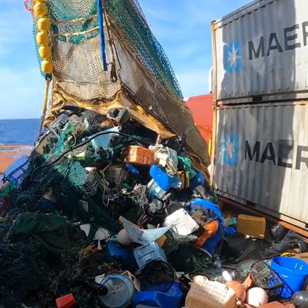 RicardoAlnso's tweet photo. El proyecto The Ocean CleanUp logra sacar un récord de 55 toneladas de desechos plásticos del océano https://t.co/YYxA7GApH2 https://t.co/8PaORkA85V