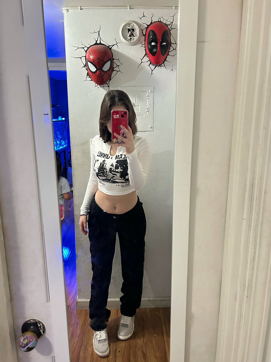 iyxsy's tweet photo. Like if you’re taller then 5’0 https://t.co/L79RnwL74l
