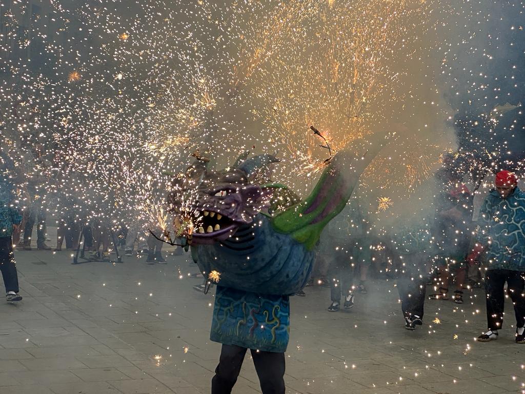 AjTorredembarra's tweet photo. 🎉 La Cercavila del Seguici Popular infantil ha pogut sortir al carrer per celebrar La Rosalieta #FMTdb #Torredembarra 

👉🏼 Ball de Diables infantil, la Virgilieta, la Mulasseta, el Ball de Bastons Infantil...

📷 Anna F. https://t.co/gEBpO7qqcY