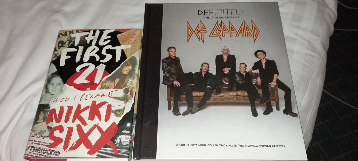 MarStylius's tweet photo. @NikkiSixx @DefLeppard mines! ♥️ https://t.co/trSGG7j1EZ