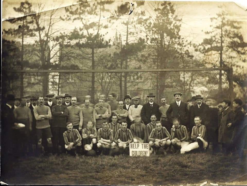 agovv's tweet photo. Gelukkig hebben we de foto's nodig! Pure digitale nostalgie op de facebook pagina van AGOVV Apeldoorn. Neem eens een kijkje om te genieten van 110 jaar AGOVV in foto's en video's. 

https://t.co/70F4i2f8sC https://t.co/Z9yzwWjCcs