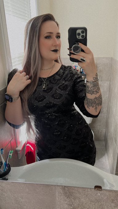 The wedding fit is giving dragon 🖤🖤🖤 https://t.co/OiztAEt272
