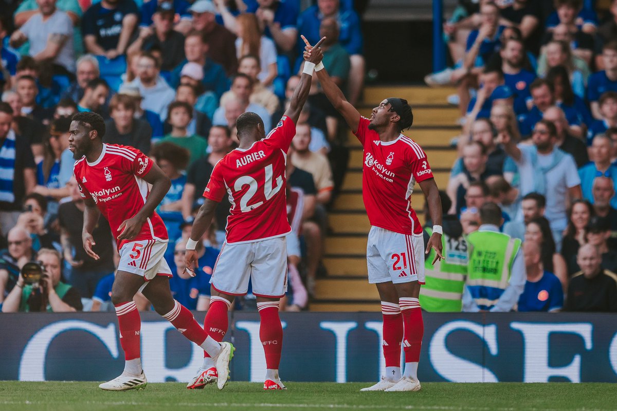 AnthonyElanga's tweet photo. Great day in the Capital! 
Enjoy your weekend Reds ❤️😁
#PrécisPasPressé @NFFC https://t.co/Yv3YsNihQv