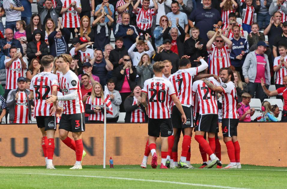 Sunderland’s starting XI today:

Patterson (23)
Hume (21)
O’Nien (28)
Ballard (23)
Cirkin (21)
Neil (21)
Ekwah (21)
Ba (20)
Dack (29)
Clarke (22)
Bellingham (17)

They beat Saints 5-0 with an average age of 22.3 and a goal off the bench from 16-year-old midfielder Chris Rigg. 🤯