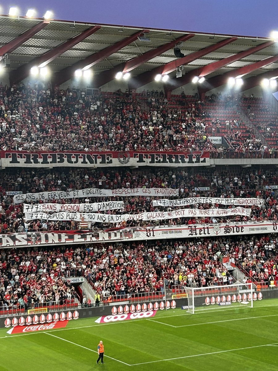sachatavolieri's tweet photo. 🏟️🔴 #Standard Liege supporters expressing their opinion on 777 Partners tonight in the stadium : « Your Galaxy shouldn’t damaging our future! » @PhilippeAuclair #EvertonFC #RSCL #STARWD https://t.co/eUFTrMnepZ