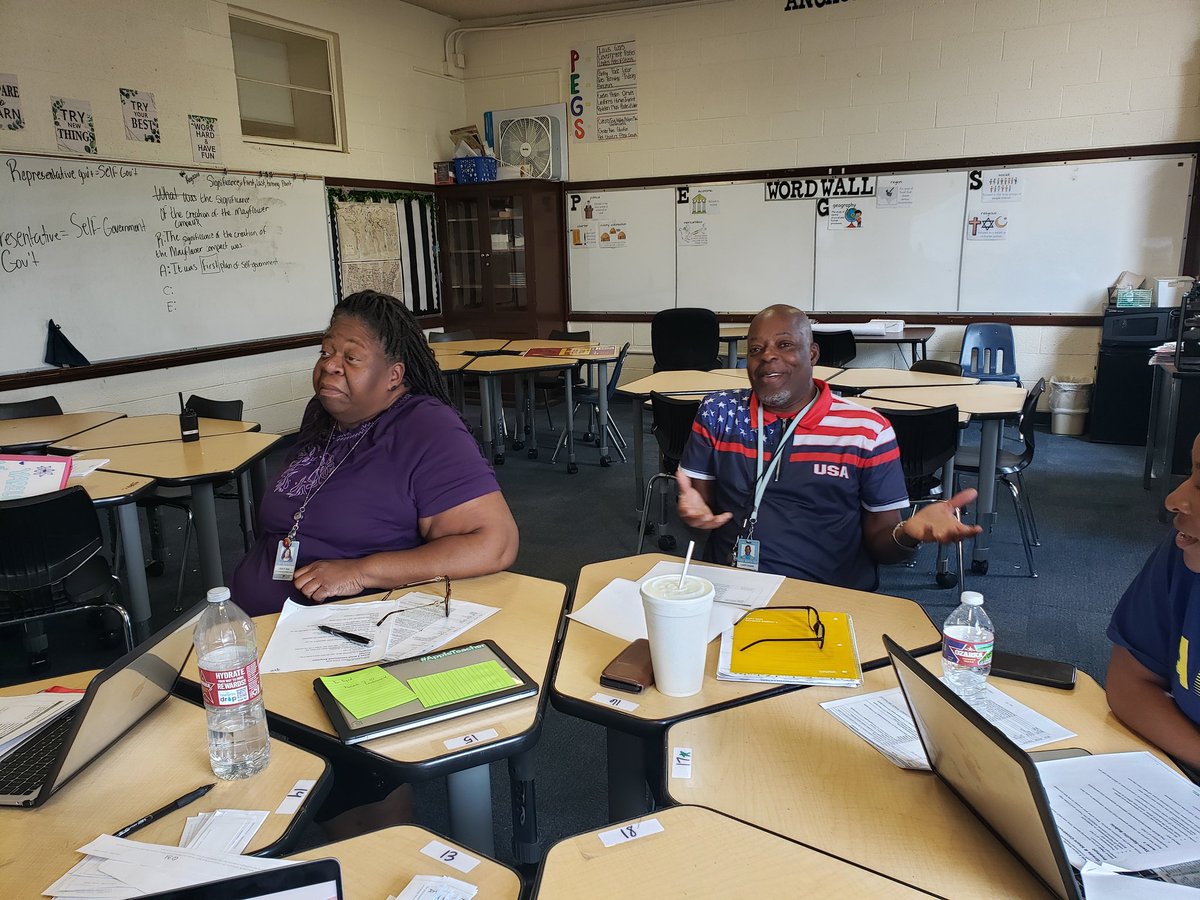 Discussing responses during SCR writing calibration training w/ the <a href="/LAForestOak/">Leadership Academy at Forest Oak</a> 8th grade SS team. Lots of takeaways &amp; next steps learned for our kiddos. Love working with these folks!
@StevenM01994744 
<a href="/JanaeCapshaw/">Janae Mosbey-Capshaw</a>