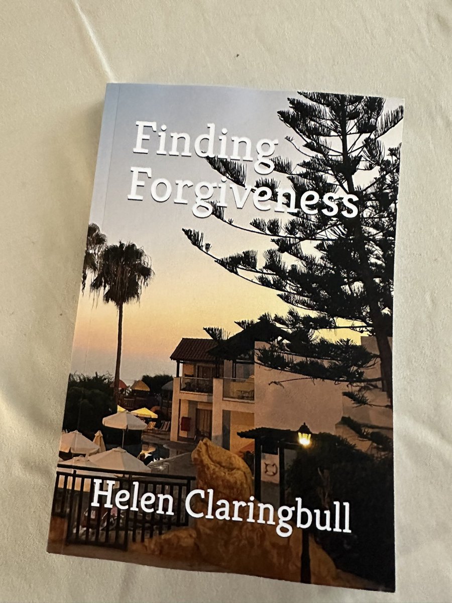 HelenClaringbu1's tweet photo. Published in paperback! It’s a fantastic sense of achievement to know that I now have ten novels, plus one non fiction book, in publication. https://t.co/ItPjn5OlMg