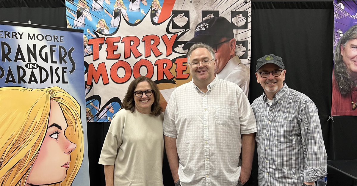 M00NLIGHTSTUDI0's tweet image. Over here harassing @TerryMooreArt at the 2023 #RobCon in Abingdon VA. and supporting his work with my wallet while he was overly generous with his work! Got to meet Robyn as well and exchange gifts with them and my mom. What’s lovely couple!