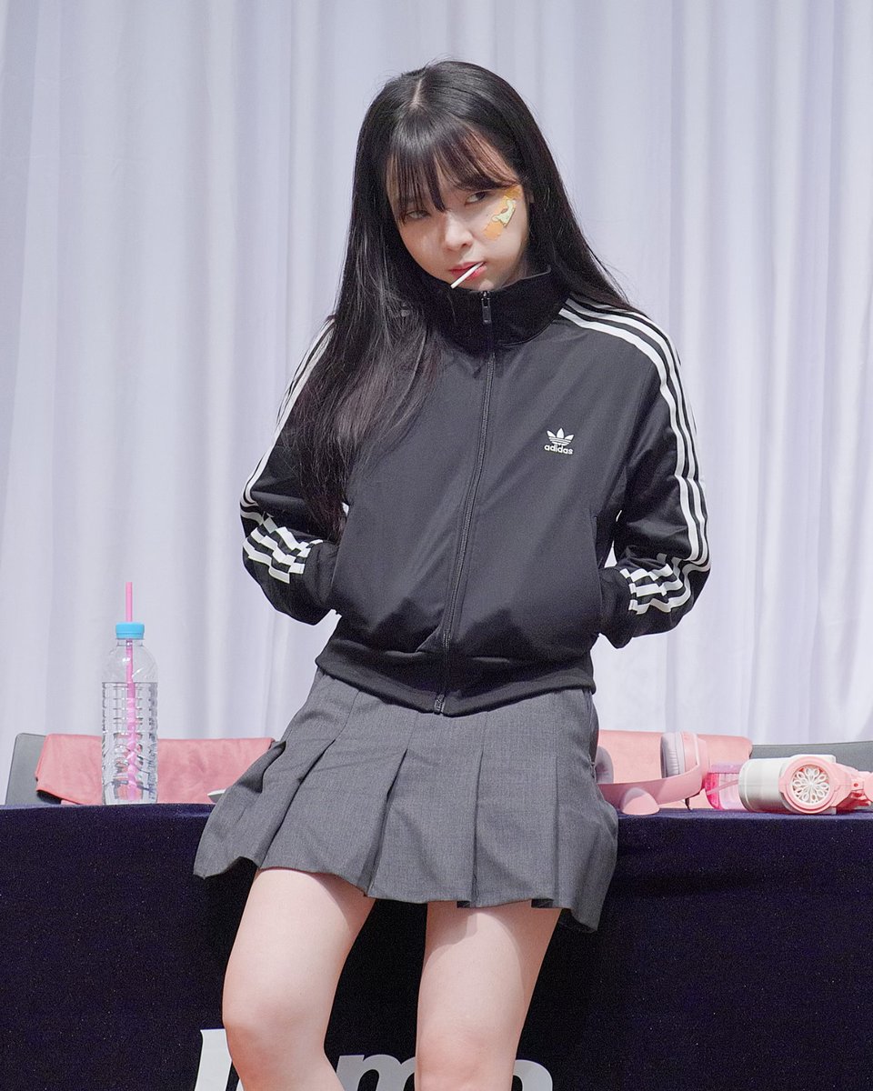 Plumia_omg's tweet photo. 230902 오마이걸 : 여름이 들려(Summer Comes) 활동 마지막 팬사인회 마무리 단체 영상

Full : https://t.co/CKZLVBzd7c

#오마이걸 #OHMYGIRL https://t.co/OW2q0Rn7WV