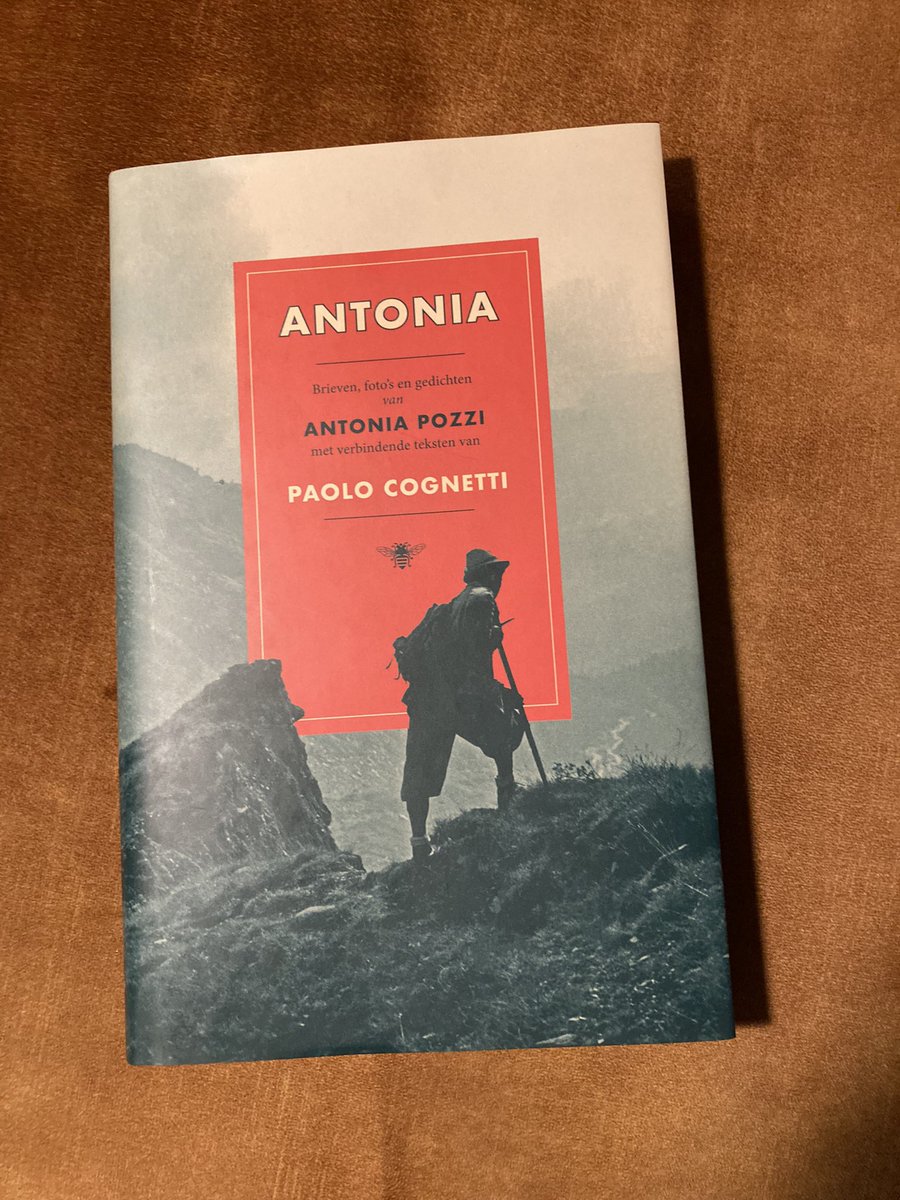 Dubbelmono's tweet photo. Prachtig vormgegeven (en voorbeeldig samengesteld) monument voor een vergeten dichter: poëzie, dagboek en foto’s. #paolocognetti #antoniapozzi #debezigebij https://t.co/r9vGk7DvlC