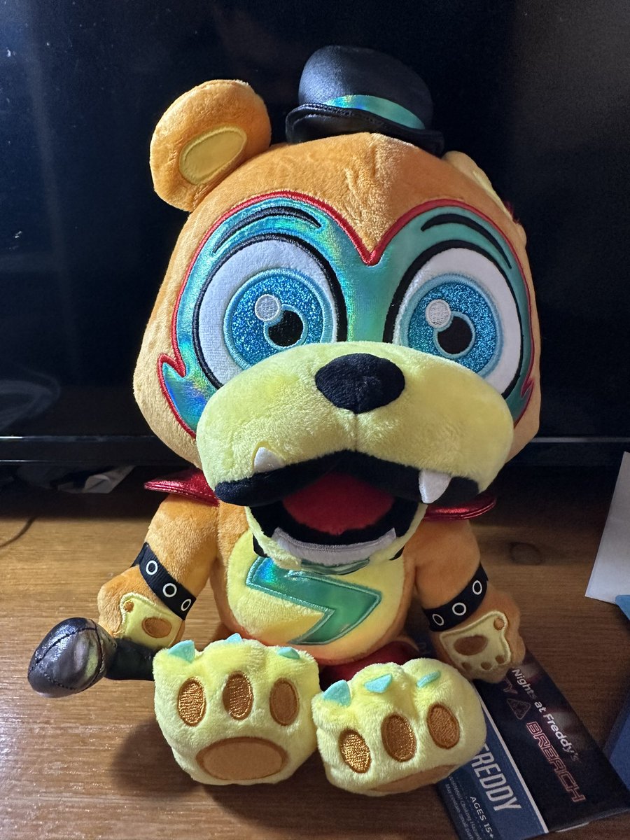 JessRedMusic's tweet photo. Got my Glamrock Freddy plush! And a foxy one too. Both from @TeamSanshee #CollectJoy #Fnaf https://t.co/H2sLluJipU