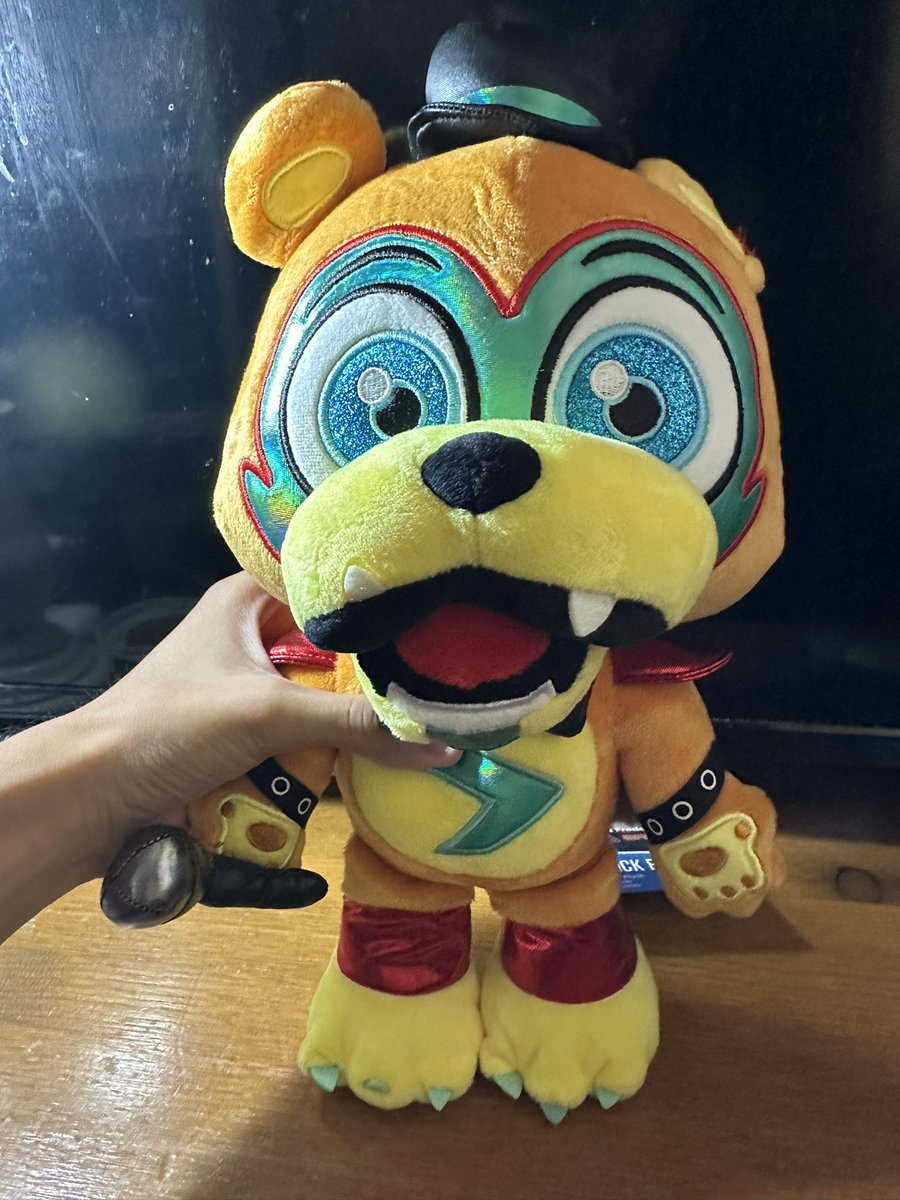 JessRedMusic's tweet photo. Got my Glamrock Freddy plush! And a foxy one too. Both from @TeamSanshee #CollectJoy #Fnaf https://t.co/H2sLluJipU
