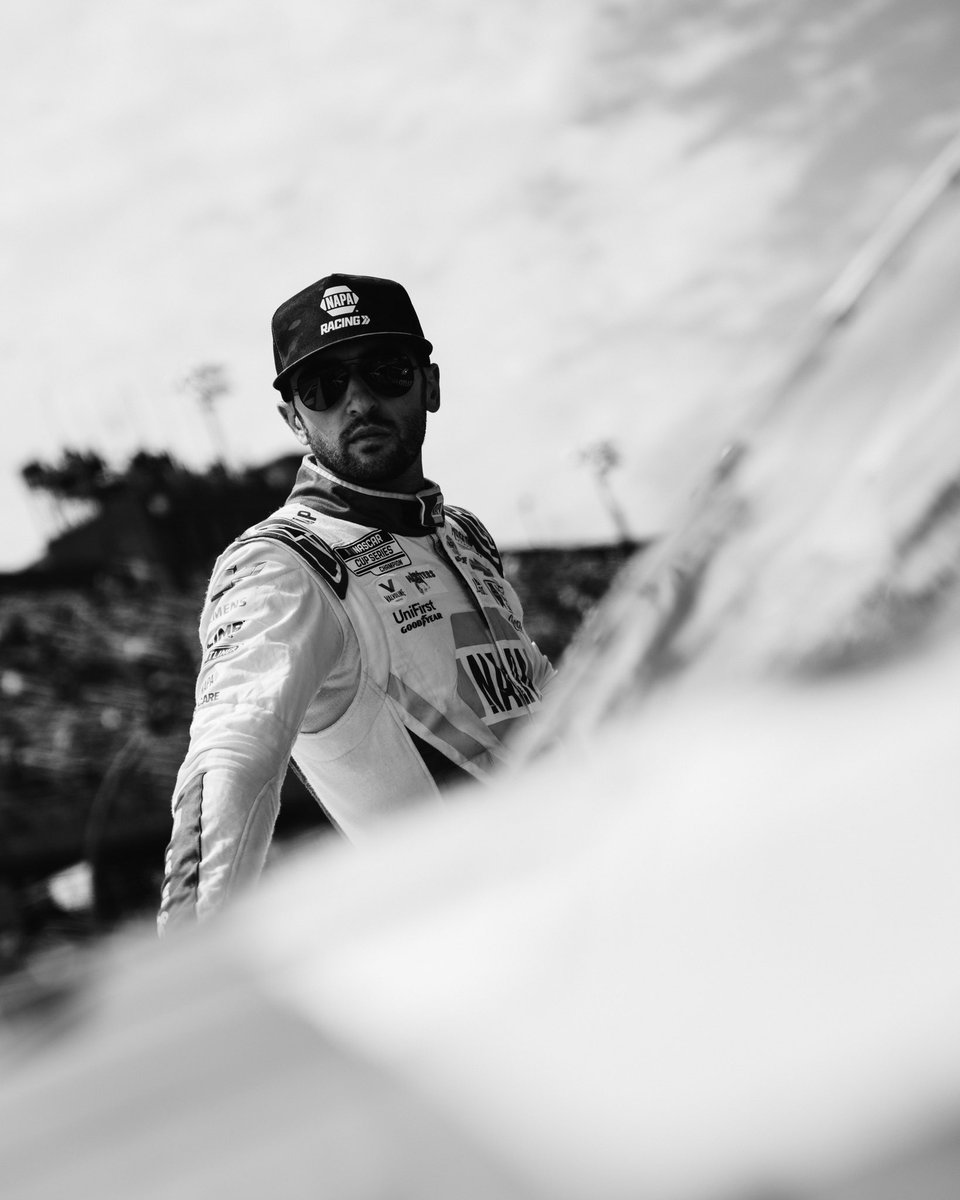 chaseelliott's tweet photo. The Lady in Black (and white) 

@theNAPAnetwork | #di9 https://t.co/4ALJx53DPn