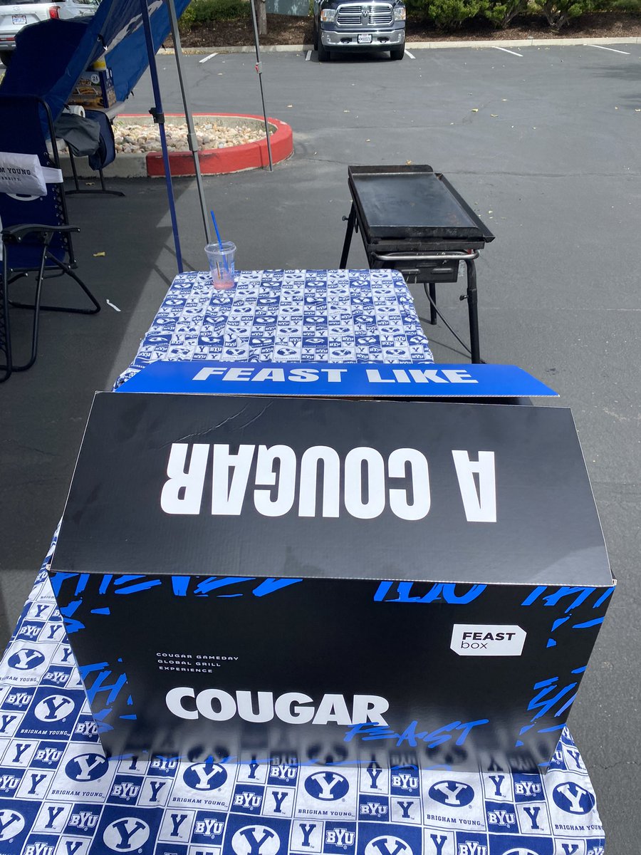 bigunclepooh's tweet photo. We are trying @FEASTboxGrill tonight for the tailgate meal. It made prep and what I had to bring to the tailgate lot easy. 

Use code: tailgatefeast and save on your box. https://t.co/IuKhJM5FSp