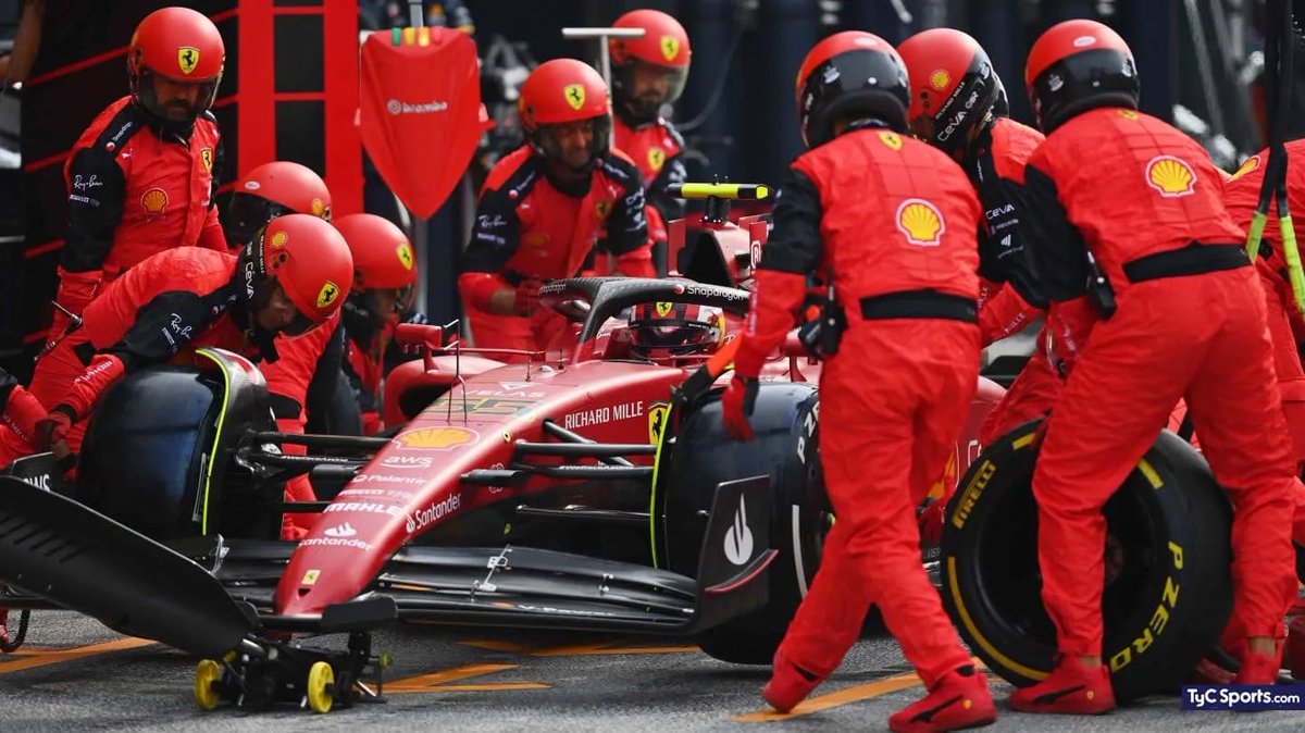 7nsua's tweet photo. ¿Como le joderá Ferrari a Carlos la carrera? 

Elige tu respuesta: 

A) Parada eterna (30 segundos)

B) Se la arruina él mismo en la primera zona de grava 

C) Estrategia diseñada por las  mentes mas "brillantes" de Ferrari

D) El propio Lobato va a Monza a cambiarle una rueda https://t.co/P3KxRZPF0L