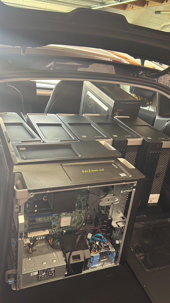 TheMiningKiiNG's tweet photo. AI workstations picked up https://t.co/7mntscrpAD
