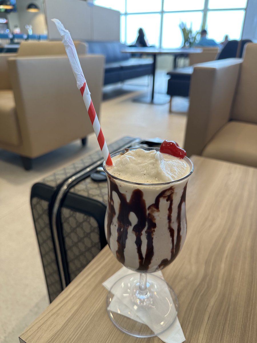 My 12th delayed flight but this makes mama a little less stressed ❤️ ⁦<a href="/ClubMobay/">ClubMobay</a>⁩ Thank you ⁦<a href="/prioritypasscom/">Priority Pass</a>⁩