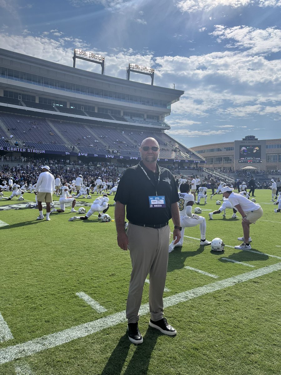 dploveslife's tweet image. I’m here JB, he’s quite an athlete. 
#JimThorpe