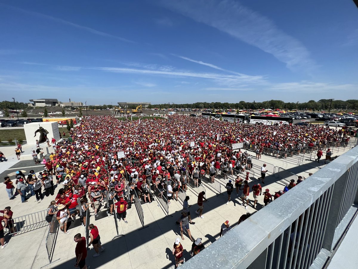 cyclonejonny's tweet photo. Anyone wondering why it was a late arriving crowd. This is at 1:00. Due to the new ticket scanners? https://t.co/XRkfYgmu44