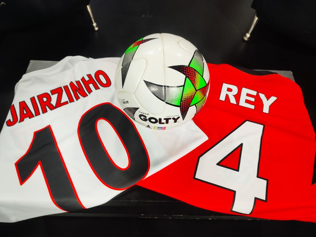 Tenemos un OBSEQUIO para ustedes🎁🤩

Las camisetas de Jairzinho y Rey, LEYENDAS de nuestro FUTVE⚽🇻🇪

INTERACTÚA con la etiqueta #FUTVExMTV más la del equipo #PORTUGUESAxMTV o #CARACASxMTV

Quien más comente se lleva la camiseta💥

ANUNCIAREMOS los GANADORES al final del juego💪