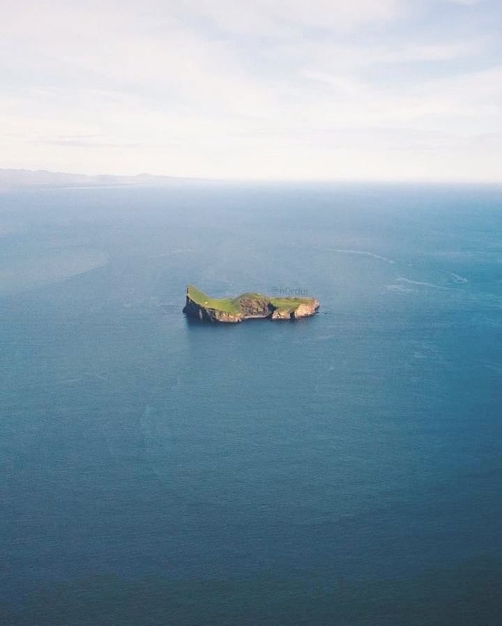 kaveensilva1's tweet photo. Loneliest house in the world 🌎 🏚
.
.
.
.
#amazingplaces #world #alone #incredible #middleoftheocean https://t.co/JEYzFXlRjE
