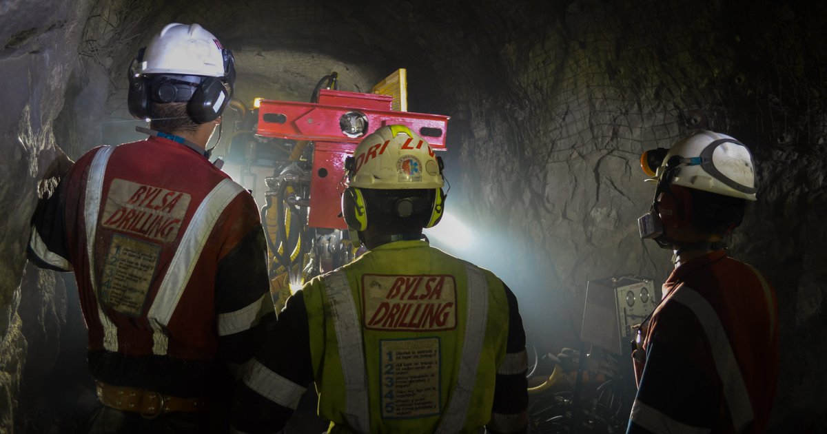 bylsadrilling's tweet photo. En Bylsa Drilling, nuestro compromiso con la seguridad es una parte integral de nuestra identidad. Estamos orgullosos de crear un entorno de trabajo donde cada miembro de nuestra familia laboral se sienta protegido y valorado. 👷👷‍♀️ https://t.co/MdjNulTcTQ