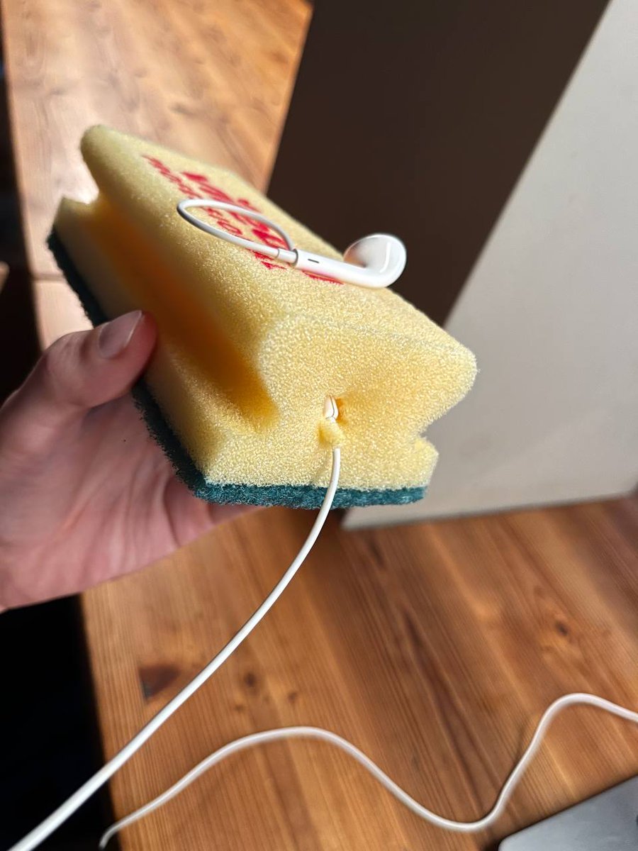 AndreyAzimov's tweet photo. How to save $300 on a pro studio microphone with a pop filter

1. Get Apple EarPods (wired)
2. Get a sponge
3. Make a hole in the sponge
4. Put a microphone inside the sponge

#DIY https://t.co/gMm3fWFDp5