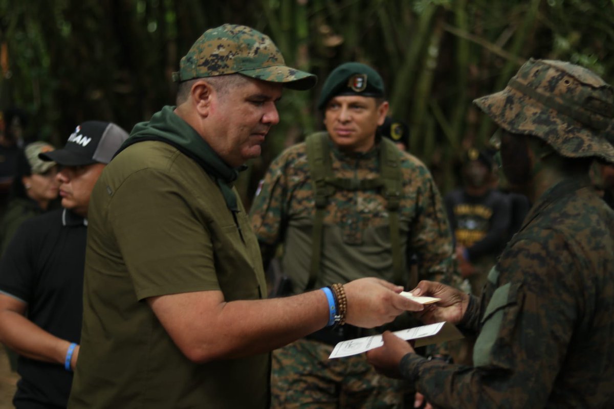 El ministro de Seguridad Pública Juan Manuel Pino <a href="/MinSegPma/">Ministerio de Seguridad Pública de Panamá</a> pudo conocer lo aprendido por estas unidades y ver la importancia que esta preparación tendrá en la las acciones operativas de los #CentinelasDeLaPatria