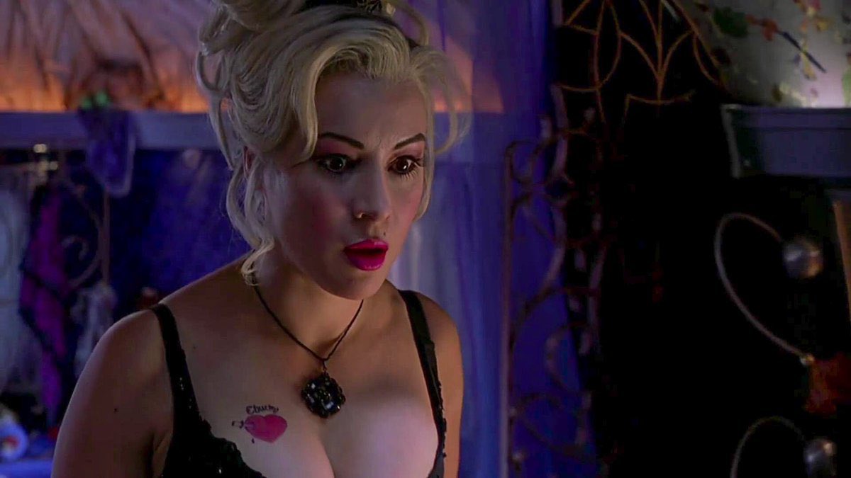 horrorlogy's tweet photo. jennifer tilly as tiffany valentine in bride of chucky (1998) https://t.co/VyO7ENnAps
